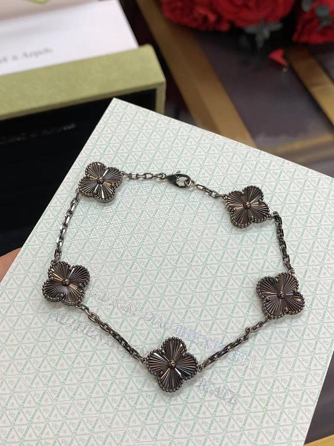 Van Cleef & Arpels four-leaf clover five-flower laser gun black bracelet  - 1