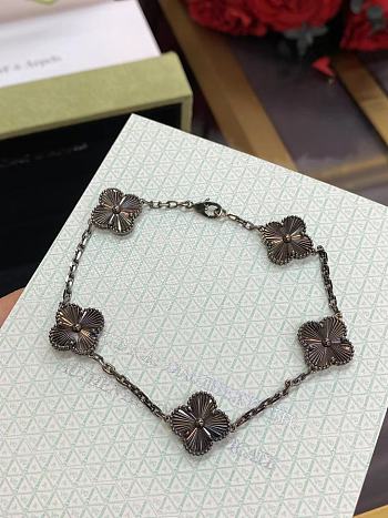 Van Cleef & Arpels four-leaf clover five-flower laser gun black bracelet 