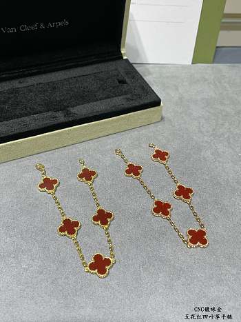 Van Cleef & Arpels (VCA) Five-Flower High-Grade Red Agate Four-Leaf Clover Bracelet