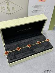 Van Cleef & Arpels (VCA) Five-Flower High-Grade Red Agate Four-Leaf Clover Bracelet - 4