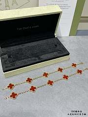 Van Cleef & Arpels (VCA) Five-Flower High-Grade Red Agate Four-Leaf Clover Bracelet - 3