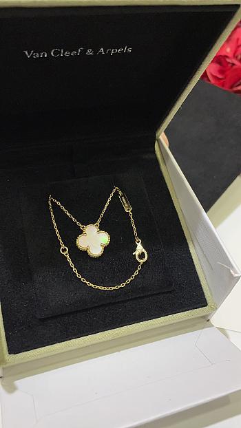 (VCA) Classic White Mother-of-Pearl Clover Gold Necklace