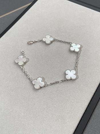 Van Cleef & Arpels four-leaf clover five-flower bracelet (white)