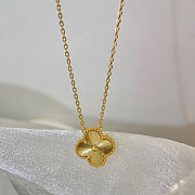 Van Cleef & Arpels Classic Single Flower Four-Leaf Clover Necklace Carved piece - 6