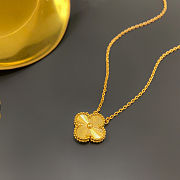 Van Cleef & Arpels Classic Single Flower Four-Leaf Clover Necklace Carved piece - 4