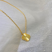 Van Cleef & Arpels Classic Single Flower Four-Leaf Clover Necklace Carved piece - 2