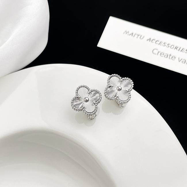 VCA high-jewelry four-leaf clover earrings  - 1