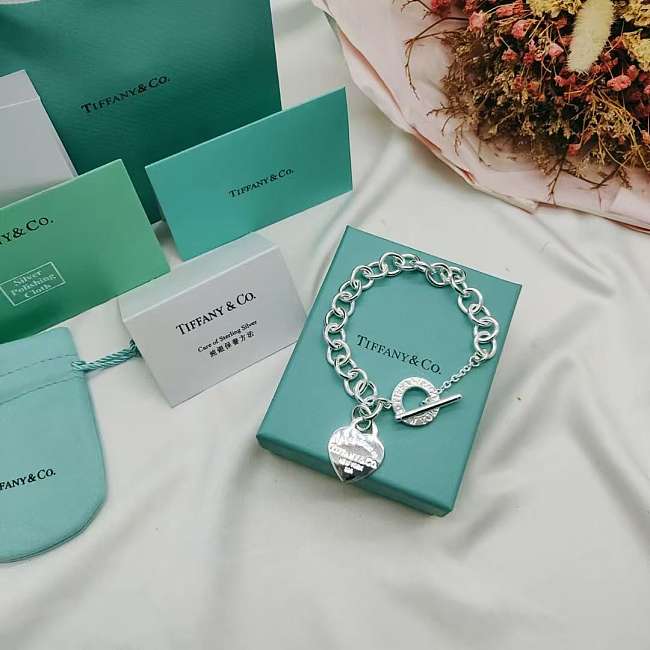 Tiffany & Co Heart Tag Toggle Bracelet in Silver - 1