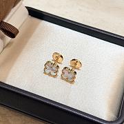 Vanka Mini White Mother-of-Pearl Clover Earrings - 4