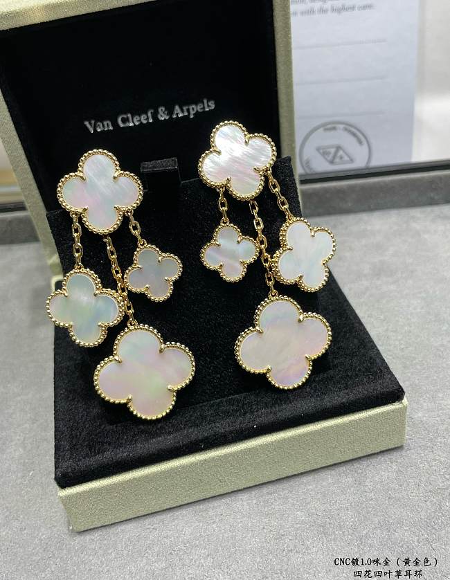 VCA Premium White Mother-of-Pearl Four-Flower and Four-Leaf Clover Earrings - 1