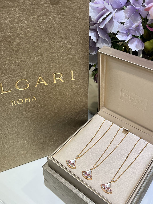 BVLGARI Diamond-Studded White Mother-of-Pearl Fan-Shaped Rose Gold Necklace - 1