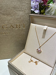 BVLGARI Diamond-Studded White Mother-of-Pearl Fan-Shaped Rose Gold Necklace - 4