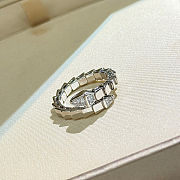 Bvlgari narrow-cut serpentine spring-plate ring  - 3