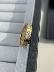 Narrow Three-Row Diamond 