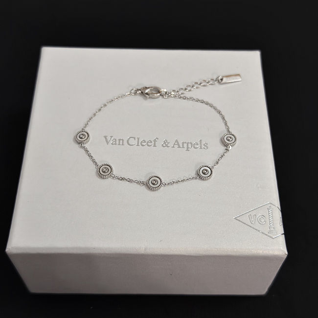 VCA Four-Leaf Clover Bracelet - 1