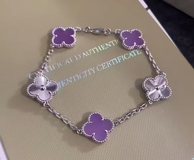 Van Cleef & Arpels VCA Laser-Engraved Violet Five-Flower Bracelet - 1