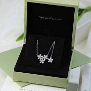 Van Cleef & Arpels Flower Necklace - 2