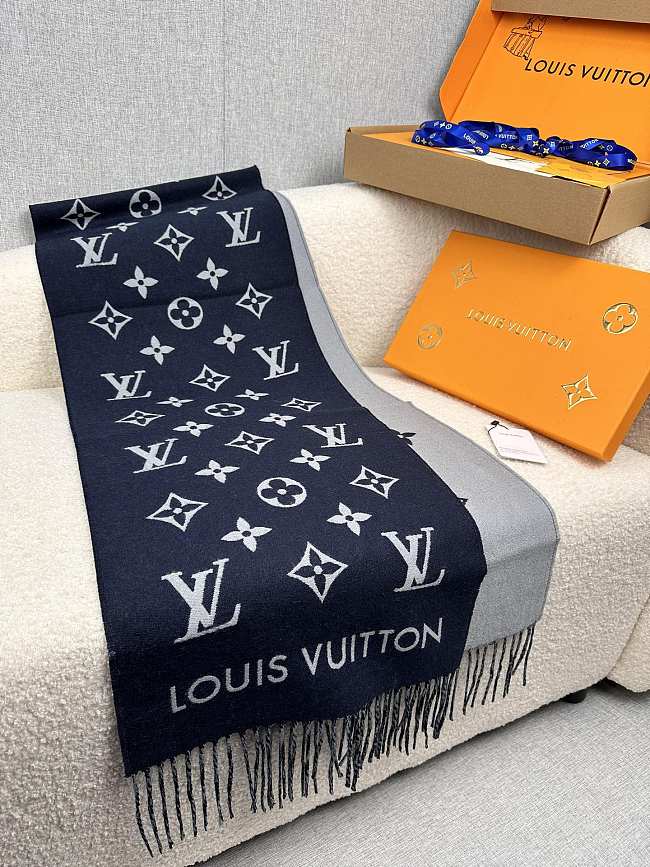 Louis Vuitton scarf classic Monogram pattern 186 x 34 cm - 1
