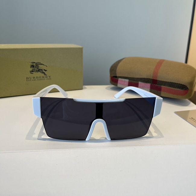 Burberry Logo Print Sunglasses - 1