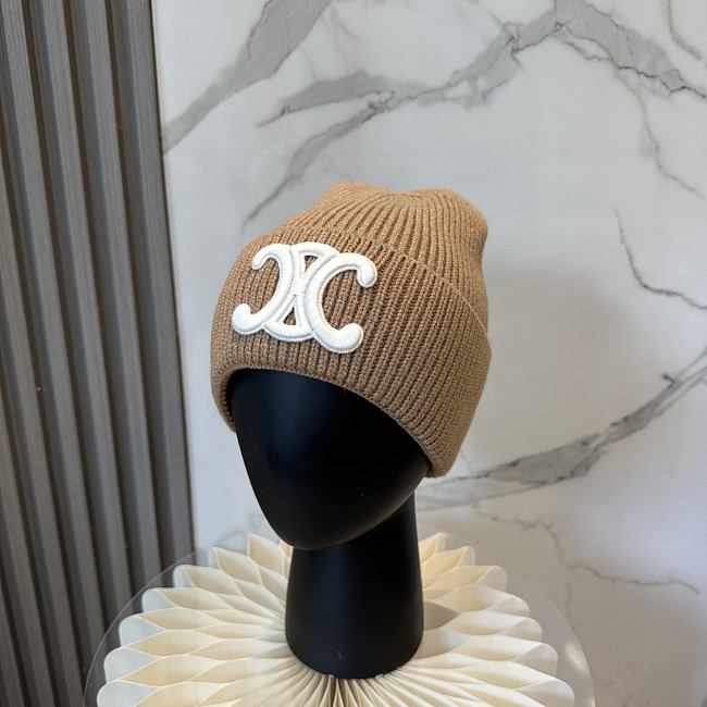 Celine's classic knit hat - 1