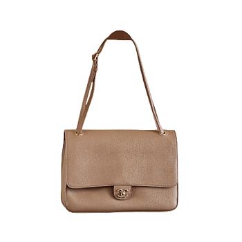 Chanel 2026 Spring/Summer runway collection Beige shoulder bag 33x23x11cm