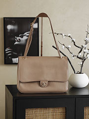 Chanel 2026 Spring/Summer runway collection Beige shoulder bag 33x23x11cm - 3