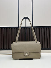 2026 Spring/Summer runway collection Chanel Maxi Flapbag 29x10x18 - 1