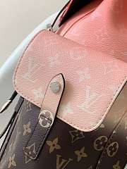 Louis Vuitton Christopher MM in Monogram Pigment canvas 41 x 48 x 13 cm  - 4