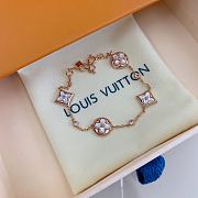 Louis Vuitton's latest Blooming four-flower bracelet - 5