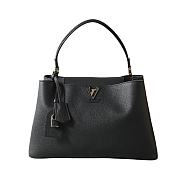 Louis Vuitton Capucines Bag in Black Taurillon Leather 38 x 23 x 16 cm - 1