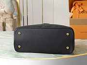 Louis Vuitton Capucines Bag in Black Taurillon Leather 38 x 23 x 16 cm - 3