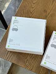 Apple AirPods Max headphones in the midnight color - 4