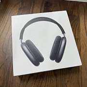Apple AirPods Max headphones in the midnight color - 3