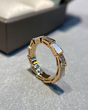 Bvlgari diamond-encrusted white serpentine ring - 3
