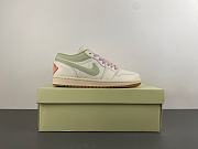 Air Jordan 1 Low SE Olive Aura (Women's) II0569-100 - 3