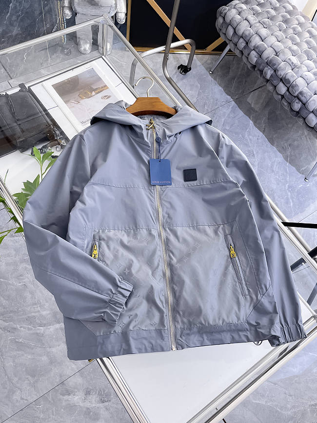 Louis Vuitton early release of the 2026 Autumn/Winter new men's reversible jacket grey - 1