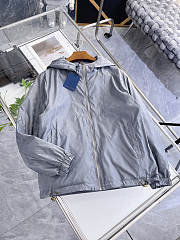 Louis Vuitton early release of the 2026 Autumn/Winter new men's reversible jacket grey - 3