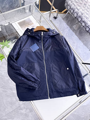 Louis Vuitton early release of the 2026 Autumn/Winter new men's reversible jacket navy