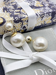 Dior Classic Large and Small Pearl Stud Earrings - 4