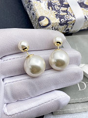 Dior Classic Large and Small Pearl Stud Earrings - 3