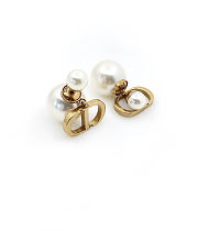 Dior size pearl stud earrings - 1