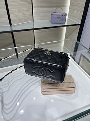  Chanel 26S Top Handle Vanity Case Grained Shiny Calfskin Black GHW 17x9.5x8 cm - 3